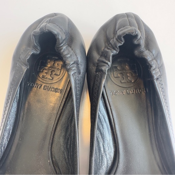 Like new! Tory Burch Black Leather Ballet Flats with Gold Logo – Size 6 - Picture 3 of 8